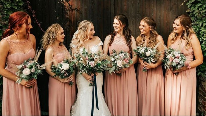3 important questions to ask your bridesmaids before buying their dresses